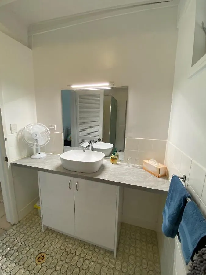 Cost Effective Island Escape! Studio Unit, Nelly Bay Apartment