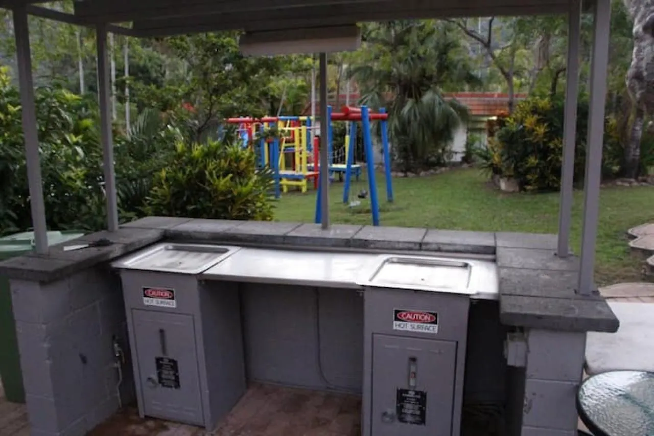 Cost Effective Island Escape! Studio Unit, Nelly Bay Apartment