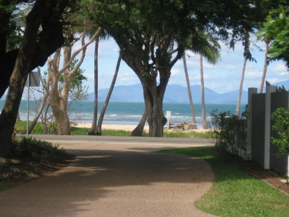 Cost Effective Island Escape! Studio Unit, Nelly Bay Apartment